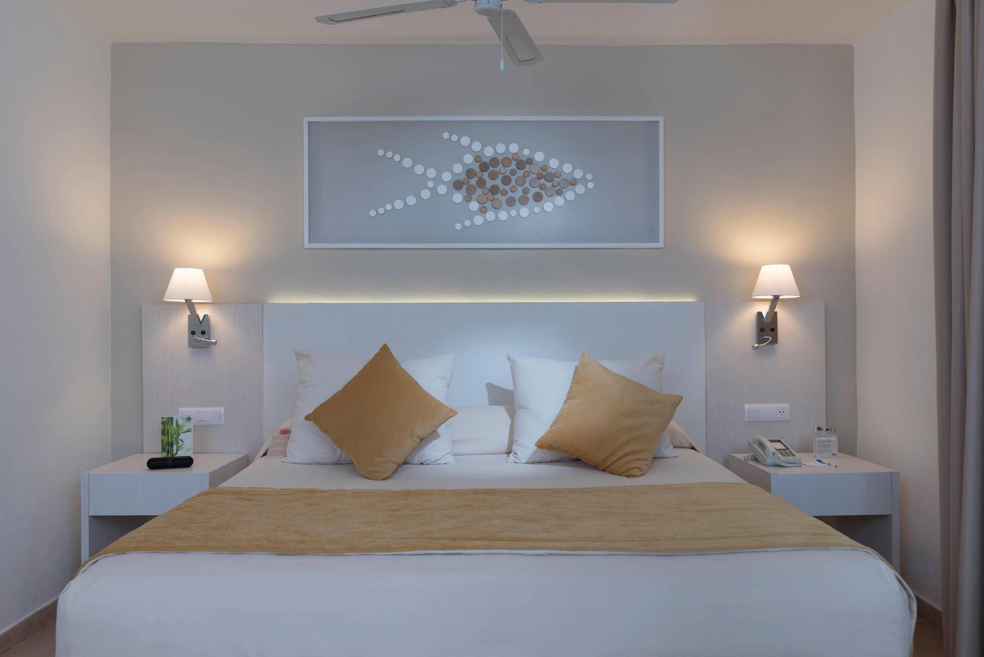 Acomodação Dupla Select com Vista do Mar (2 Adultos + 2 Crianças)